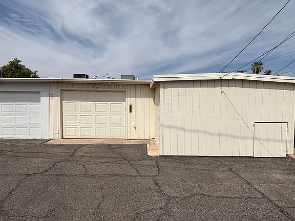 2nd image of 10606 W Oakmont Dr