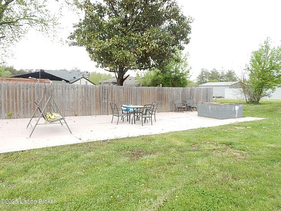 3rd image of 133 Eskridge Dr