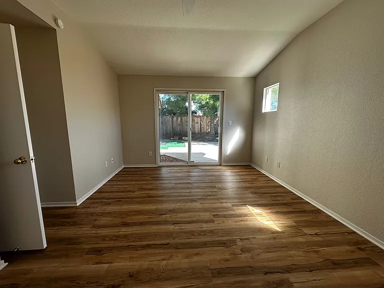 4901 Hillridge Way — Photo 10