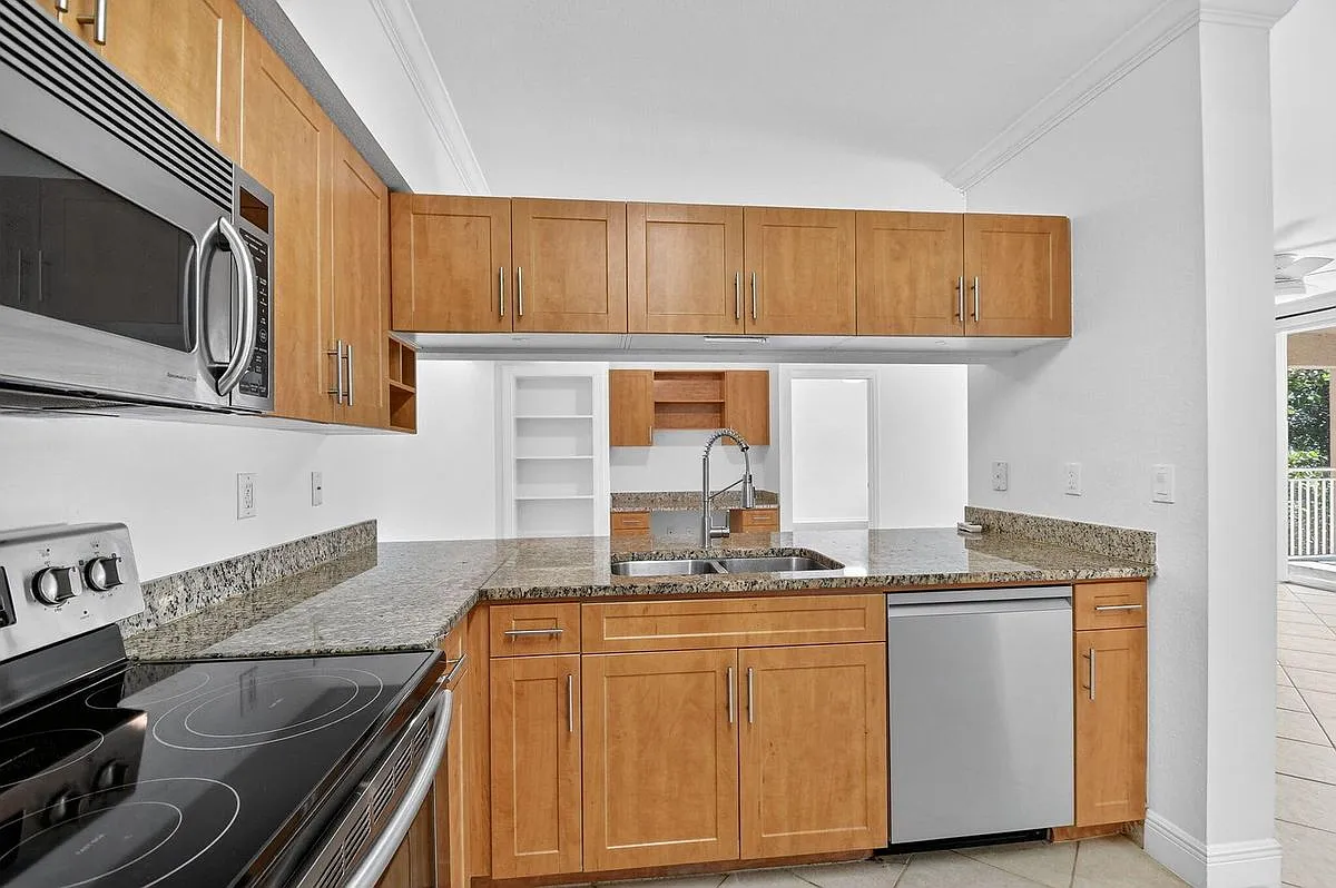 2 bed, 2.0 bath, 1262 sqft, $2,300 — Photo 3