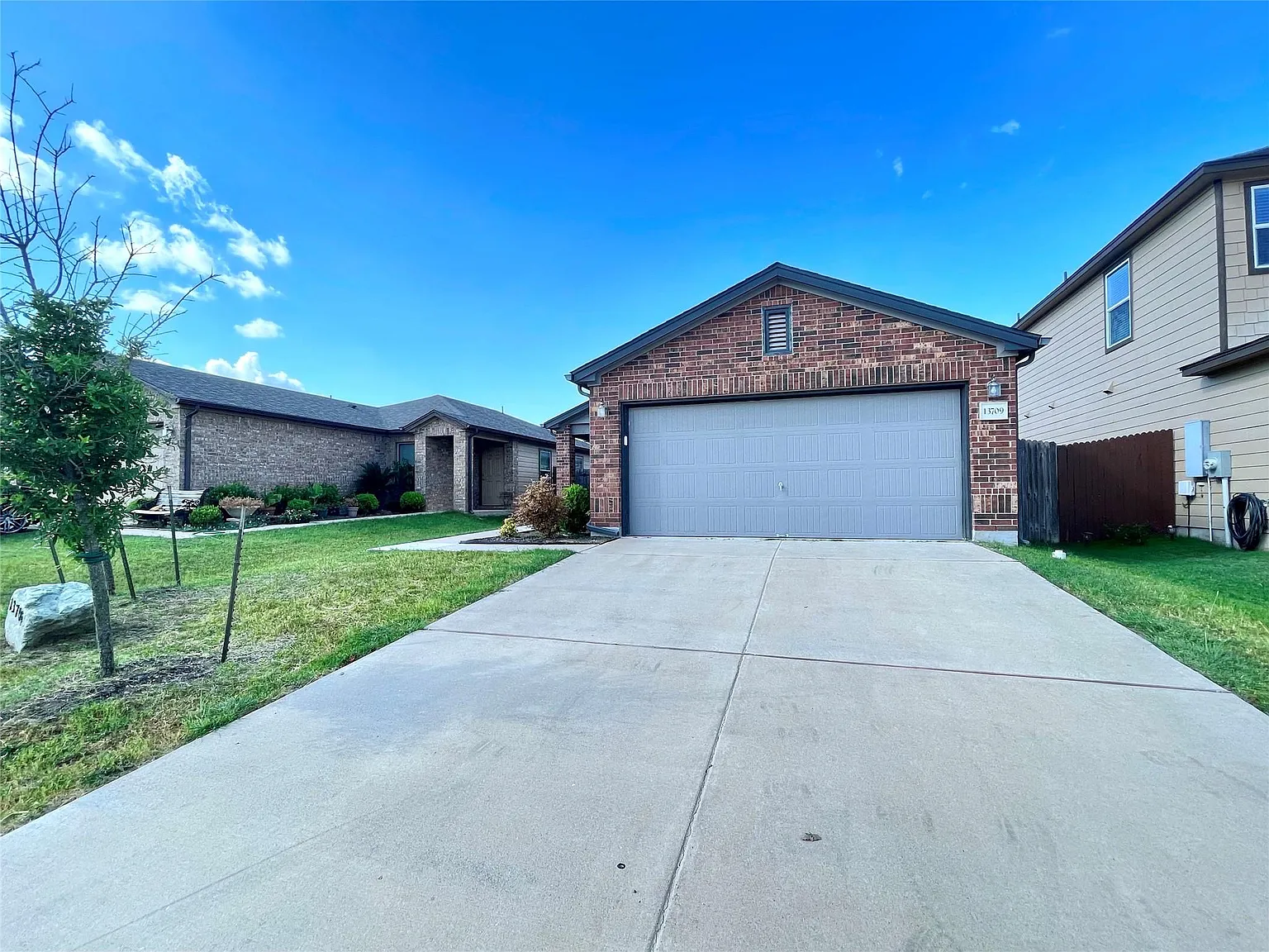 3 bed, 2.0 bath, 1352 sqft, $1,750 — Photo 2