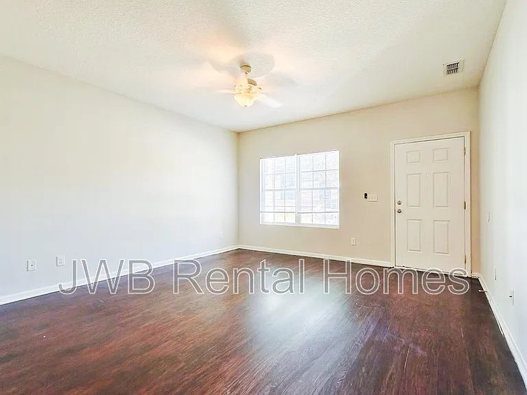 691 Herman St — Photo 6