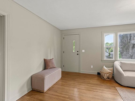 5th image of 20 W Mountainview Ave