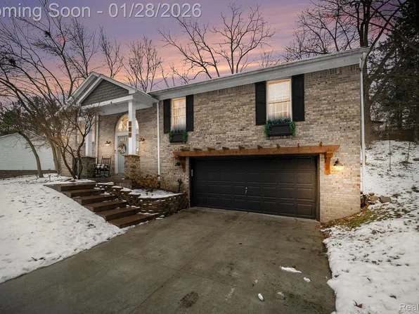 129 Saline River Dr, Saline, MI 48176