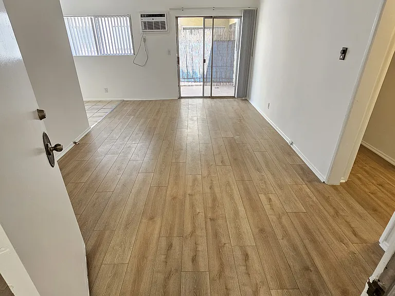 1202 N Fuller Ave #6 — Photo 2