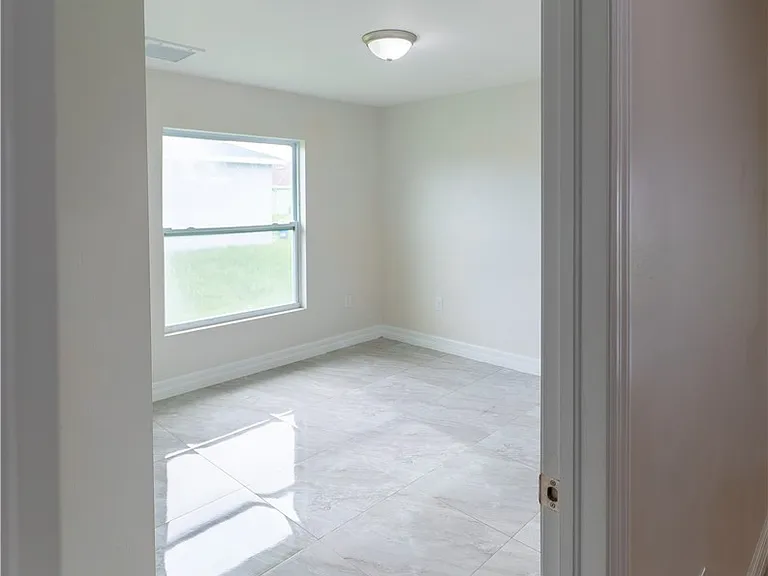 941 Jaguar Blvd — Photo 18