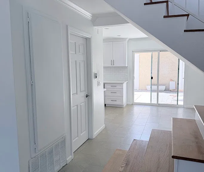 9250 Sunland Blvd #12 — Photo 5