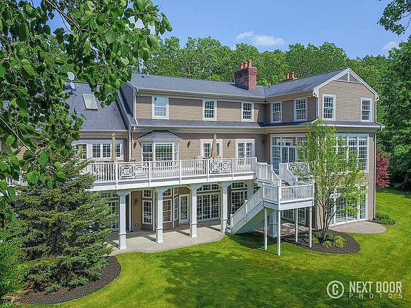 2nd image of 7074 Fairhill Dr NE