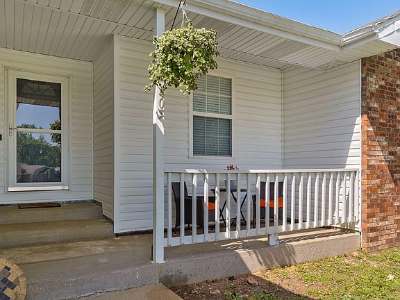 4th image of 405 Lynn Drive