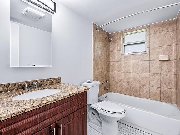 3rd image of 248 NE 12th St Unit 2