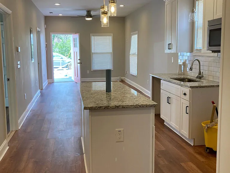 1084 Welch St SW — Photo 4
