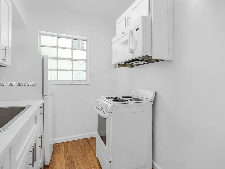 635 8th St #205 — Photo 2