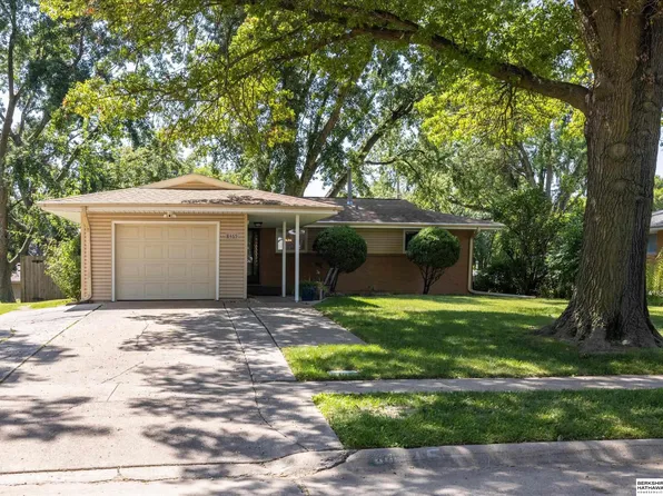 8465 Grand Ave, Omaha, NE 68134