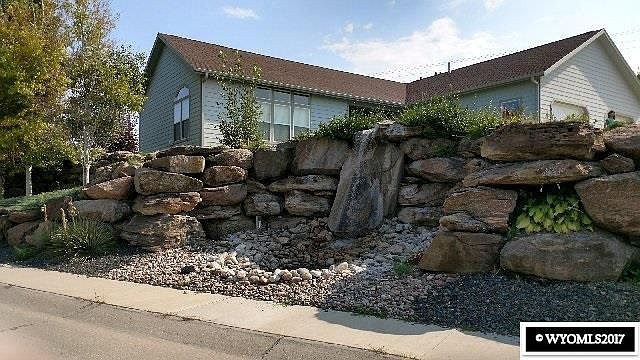 1st image of 271 Hillcrest Dr