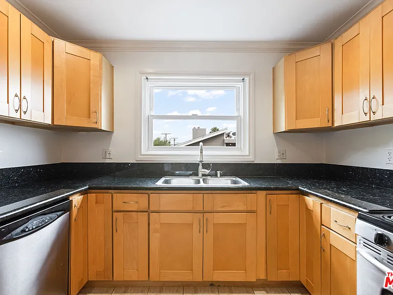 1226 Franklin St #4 — Photo 15