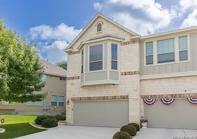 3 bed, 2.0 bath, 1918 sqft, $2,300 — Photo 2