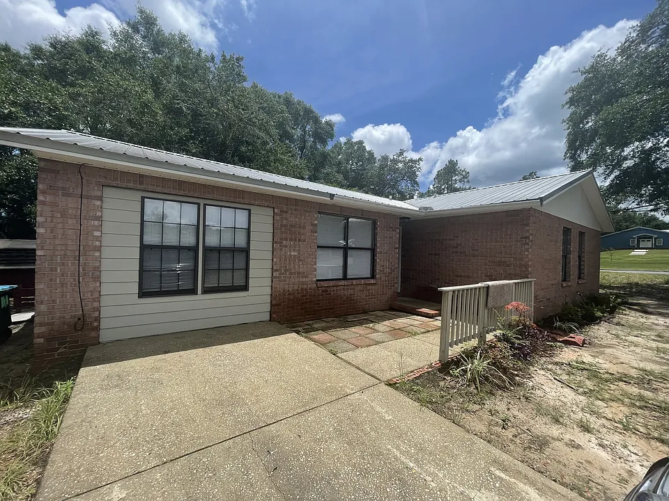 501 E Robinson Ave