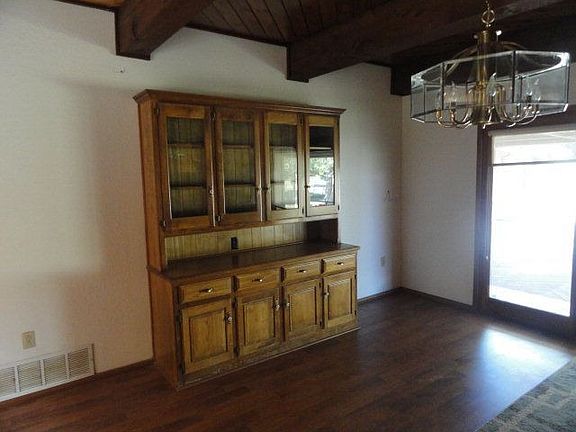 2nd image of 901 N Navajo Ave