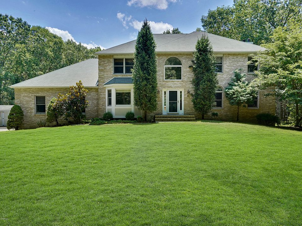 1st image of 20 Pine Dr