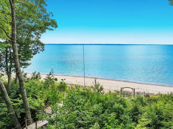 2482 Birchview Dr, Kewadin, MI 49648
