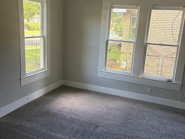 31 Gordon Ave — Photo 3