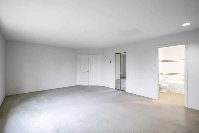 Vancouver House for rent - 4 Bedrooms — photo 20