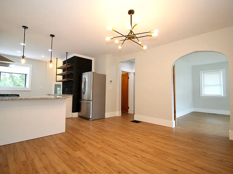 6841 Buckingham Pl — Photo 2
