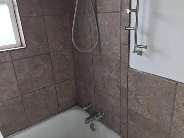 Tiled full bath