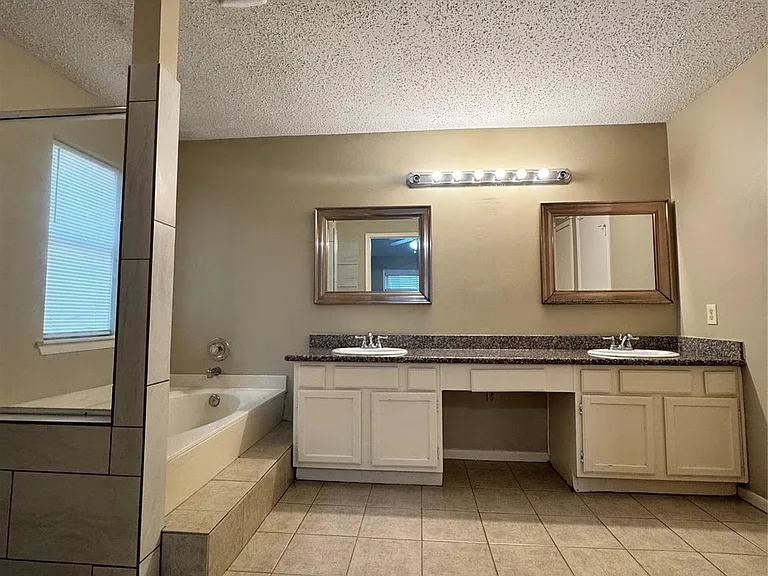 11 Cottage Grove Pl — Photo 22