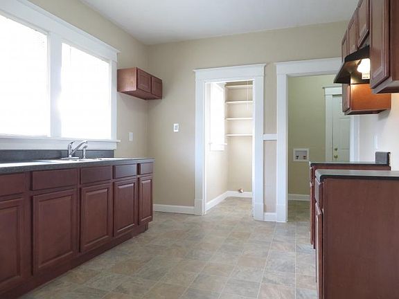 3rd image of 1591 Kendale Ave