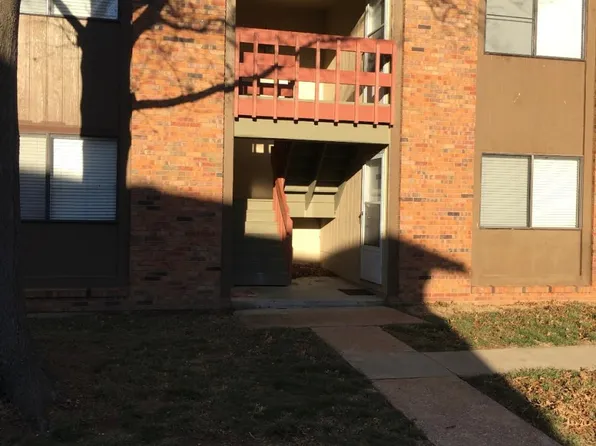 2624 Sierra Dr, Belleville, IL 62221