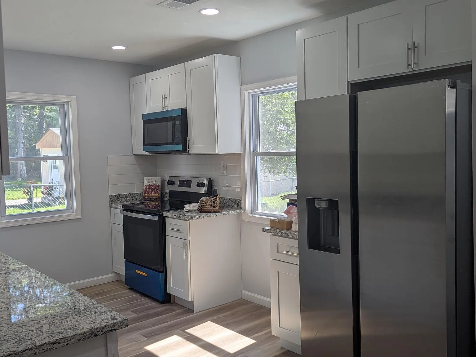 3 bed, 1189 sqft, $2,200 — Photo 3