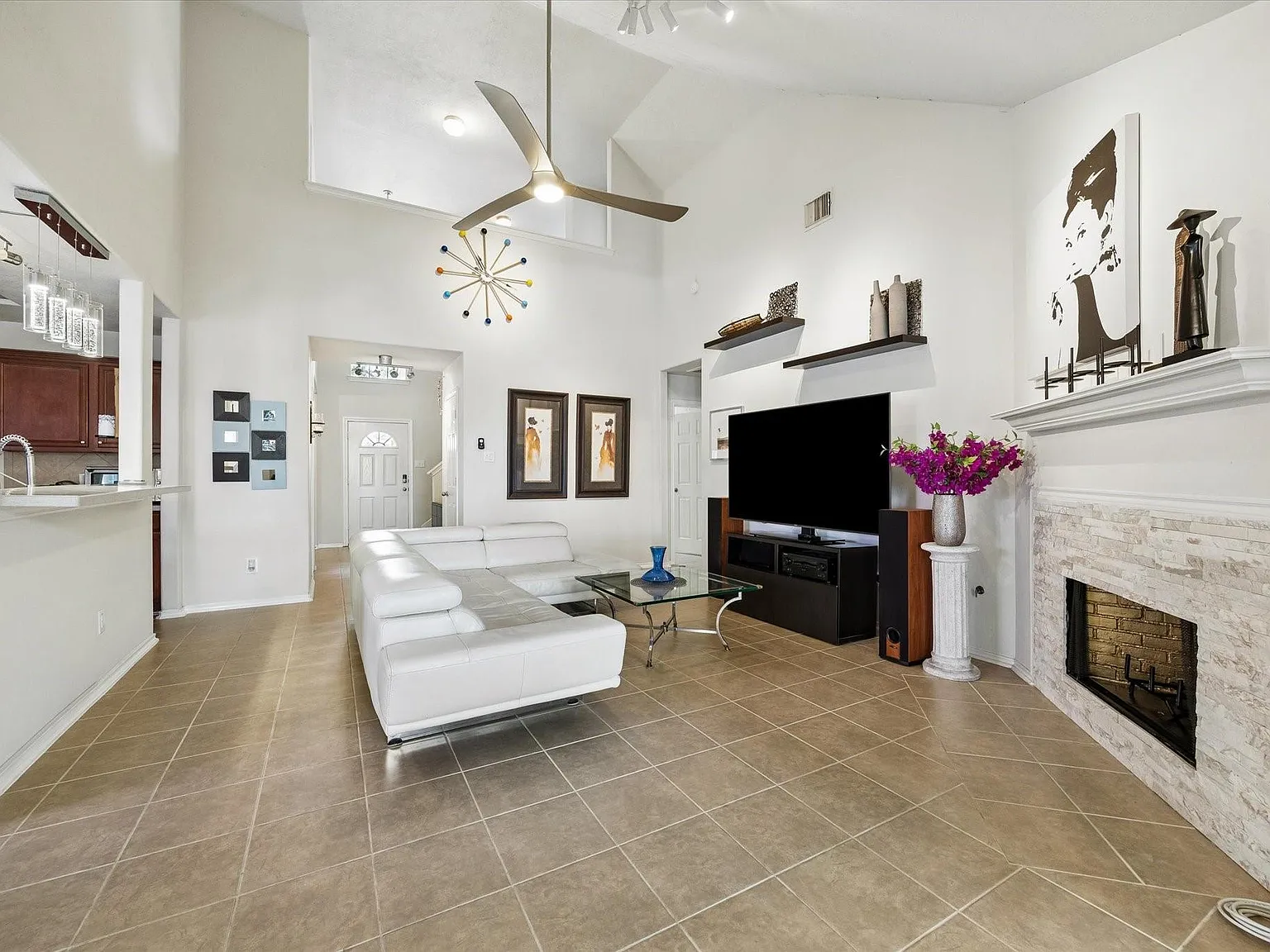4 bed, 2.5 bath, 2803 sqft, $2,695 — Photo 4