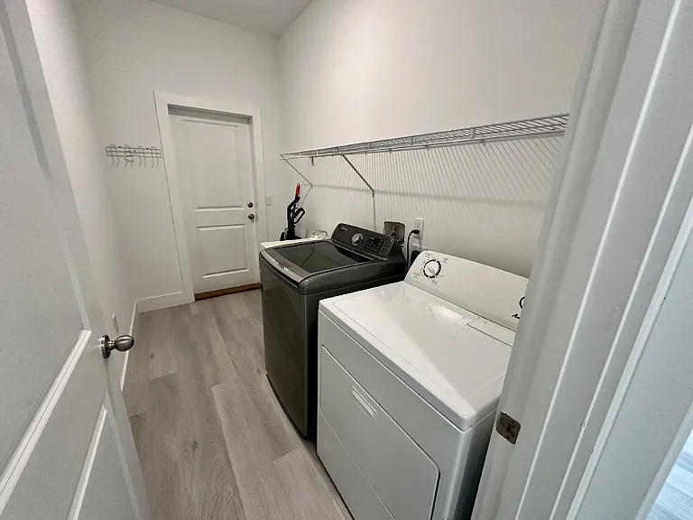 1370 Cogan Dr SE — Photo 17
