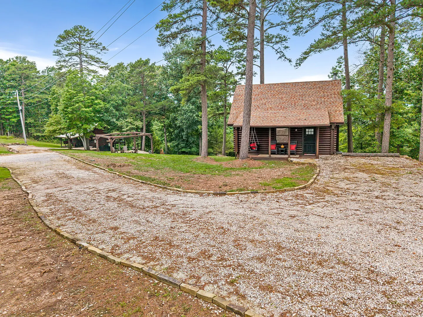 Pine Haven-Serene & Natural Cabin-7 mi to Downtown — Photo 4