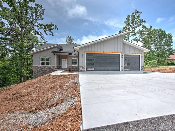 2 Grier Ln, Bella Vista, AR 72715