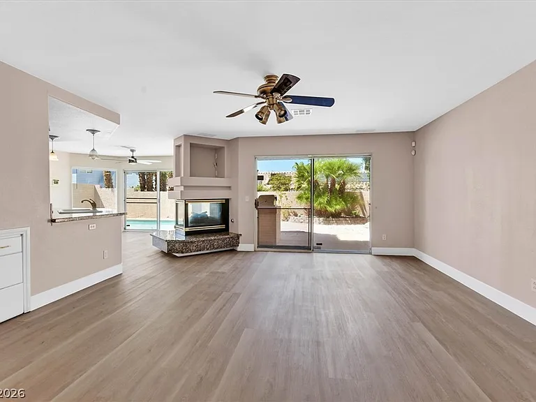 2704 Timber Crossing Ct — Photo 10