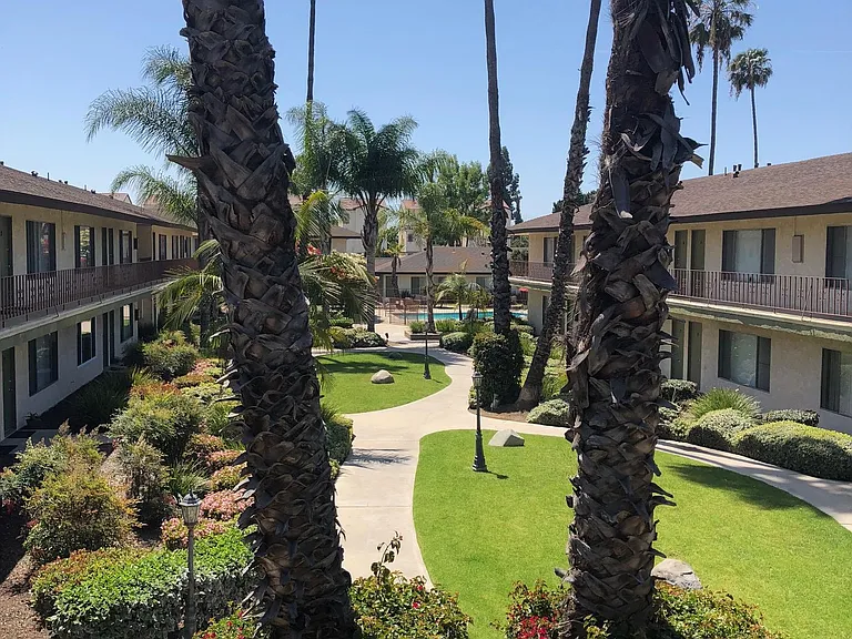 El Cortez Apartments — Photo 23