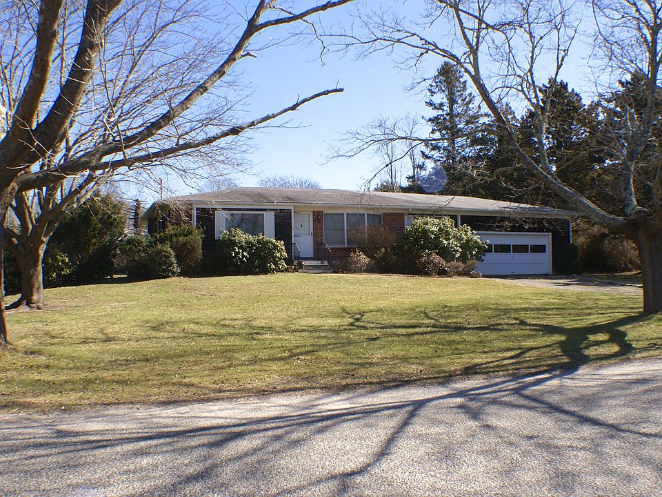 1st image of 10 Captains Neck Ln