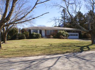 10 Captains Neck Ln, Southampton, NY 11968