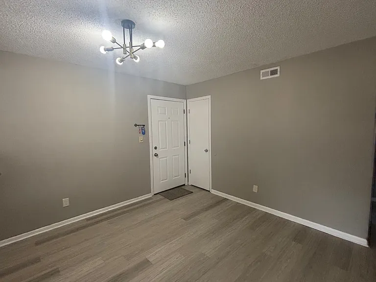 1319 Westbrooke St #1319 — Photo 2