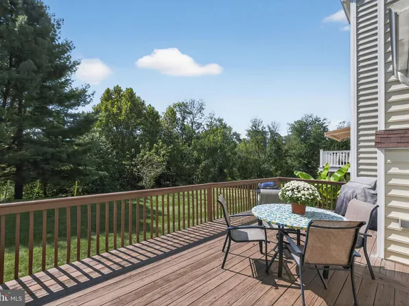 222 Hillsboro Mills Ln, Wallingford, PA 19086