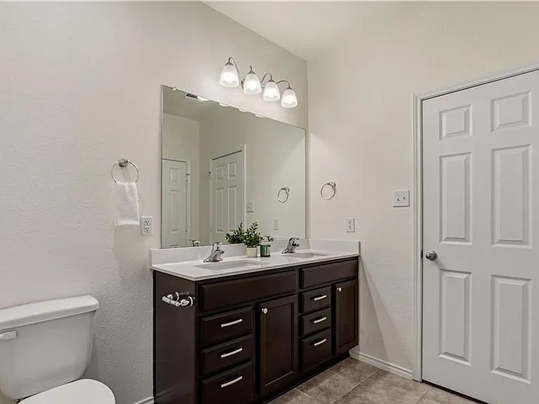 2405 Elba Dr — Photo 9