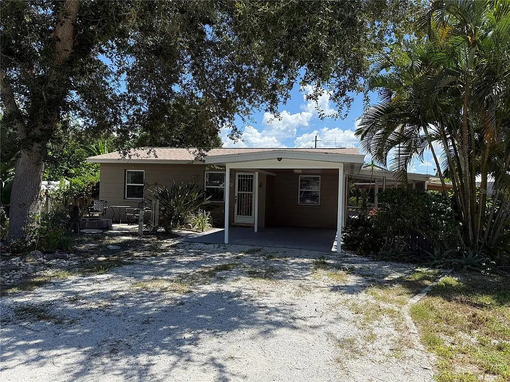 2 bed, 1.0 bath, 720 sqft, $1,875 — Photo 2