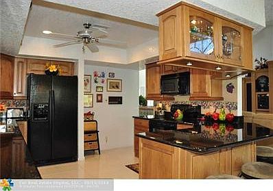 4th image of 11823 Highland Pl