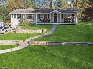 9 Sky View Garden Rd, Lebanon, NJ 08833