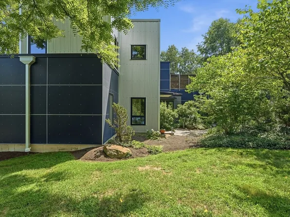 108 Grove #B, Northampton, MA 01060