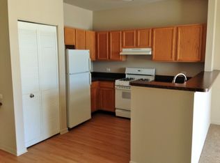 2006 Farmington Lakes Dr APT 5, Oswego, IL 60543