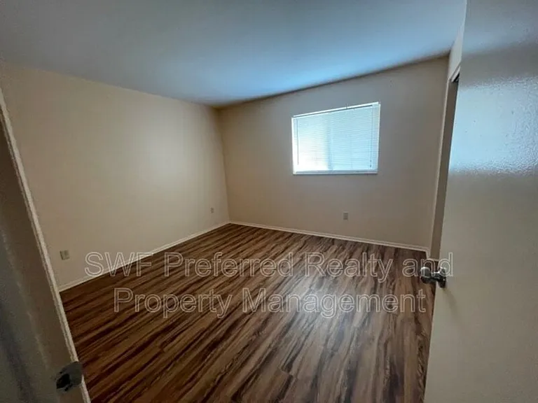 533 SE 6th Ave #1 — Photo 10