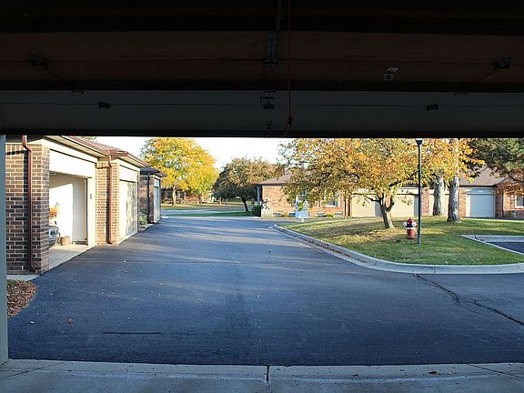 2nd image of 49289 Glenville Ct